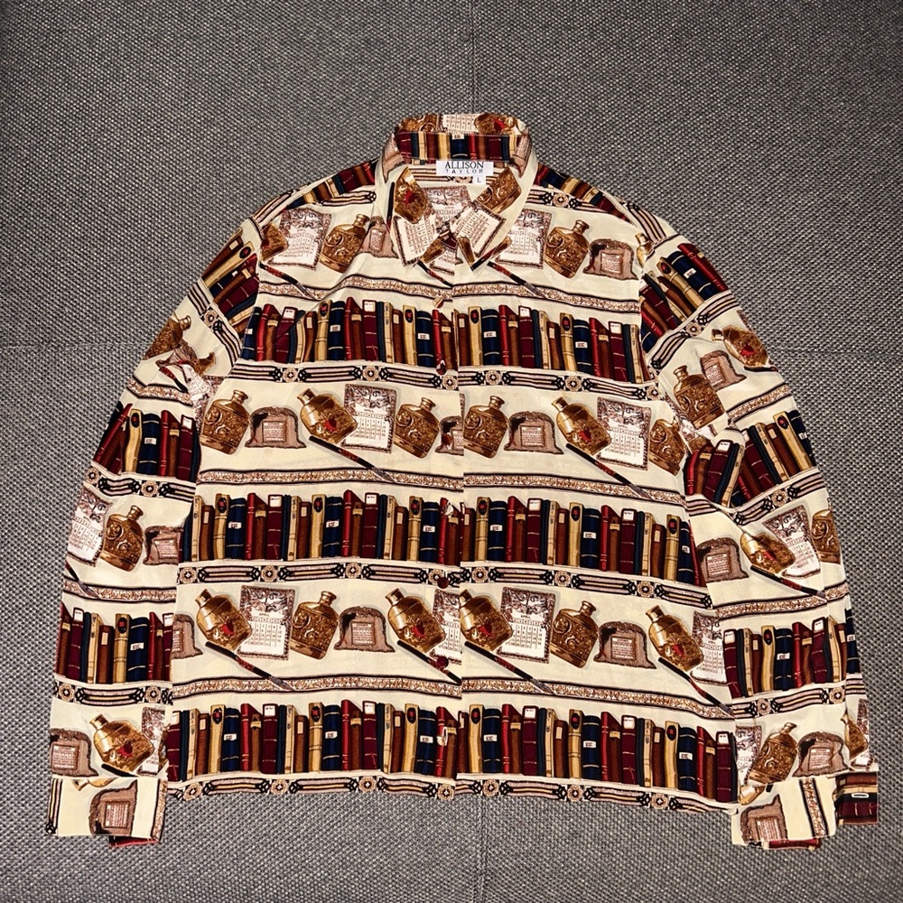 90s Novelty Bookcase Print Button-Up Shirt in Cream, Brown & Burgundy